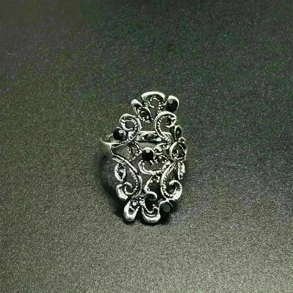 Boho Hippie style large silver ring ๐ค - Picture 2 of 5